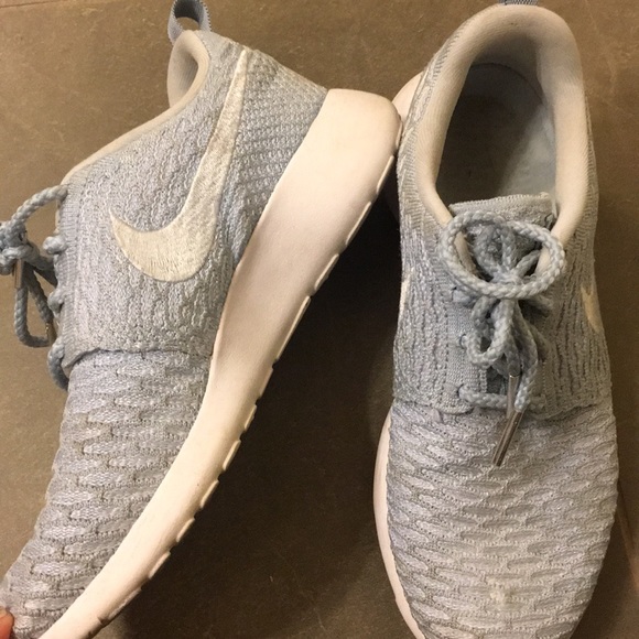 Nike Shoes - Nike light blue fly knit rosche